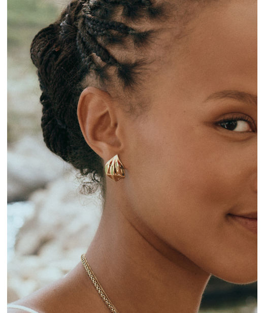 Stålörhänge Petal Studs S Gold SU26