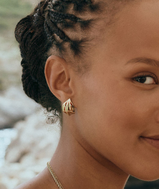 Stålörhänge Petal Studs S Gold SU26