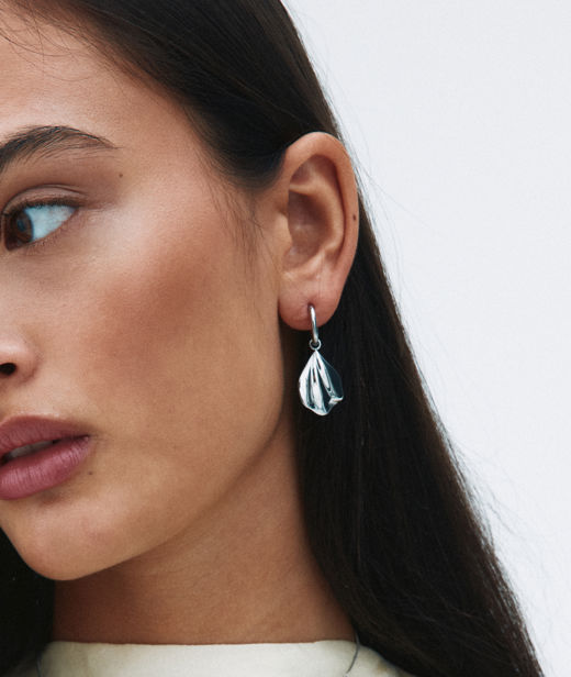 Stålörhänge Petal Hoops Steel SU26