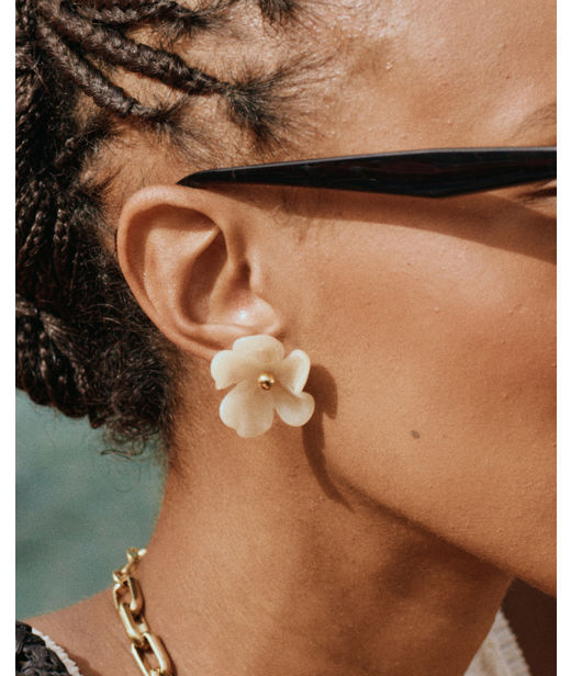 Stålörhänge Wildflower Studs Offwhite Gold SU26