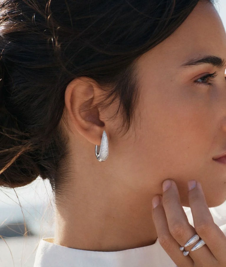 Silverörhänge Crest Pavè Hoops L