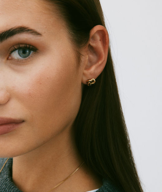 Stålörhängen Infinity knot studs S gold