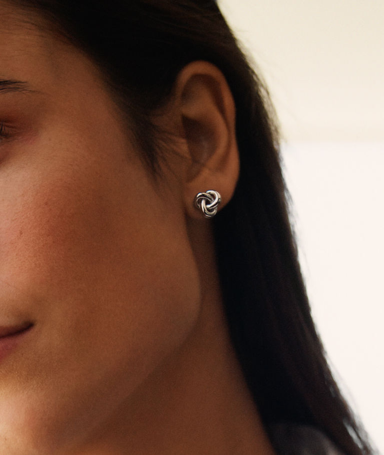 Stålörhängen Infinity knot studs S