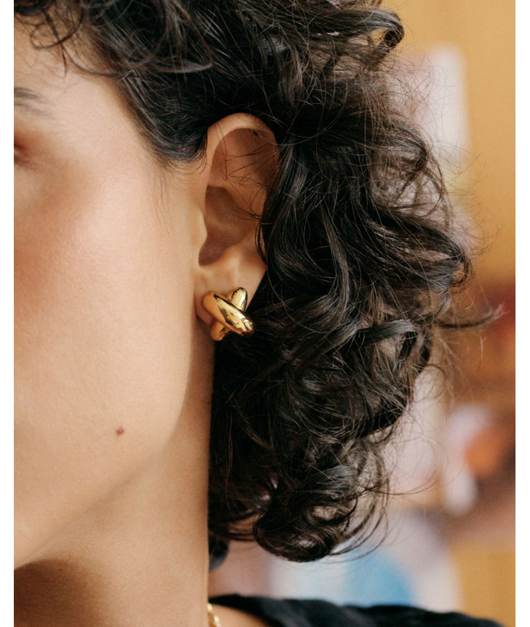 Stålörhängen Alexa Studs L Gold SP26
