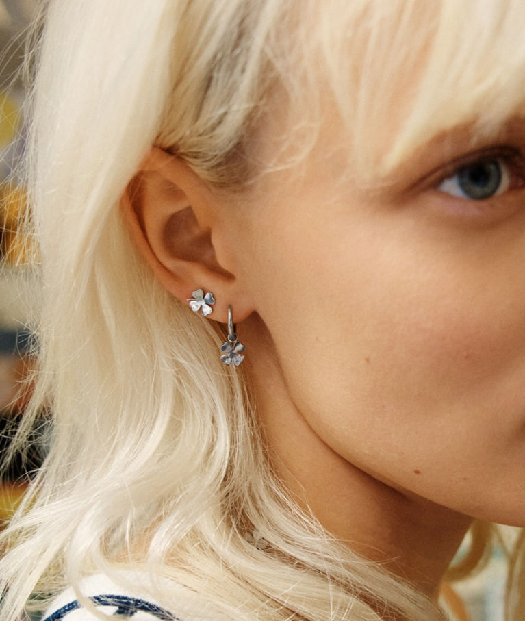 Stålörhängen Lucky Mini Studs Steel SP26