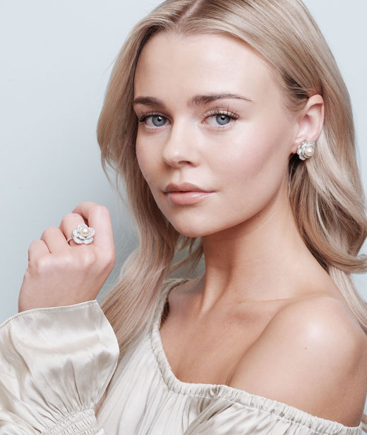 Mässingörhänge Coco Rose - Ivory Mist