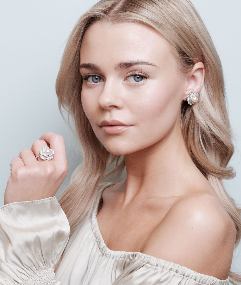 Mässingörhänge Coco Rose - Ivory Mist