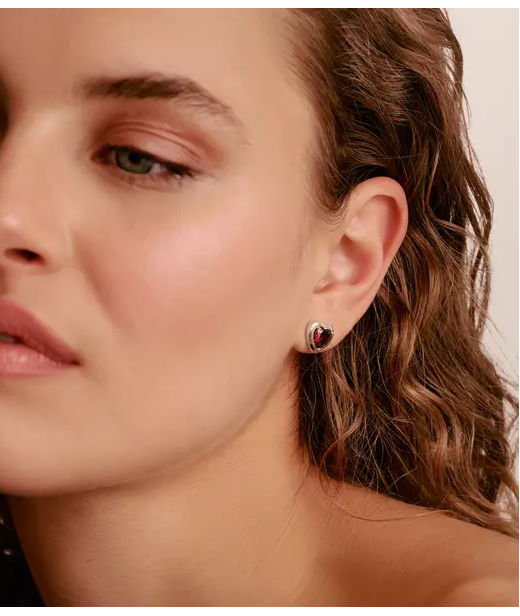 Silverörhänge Small Red Heart Stud Elyndra